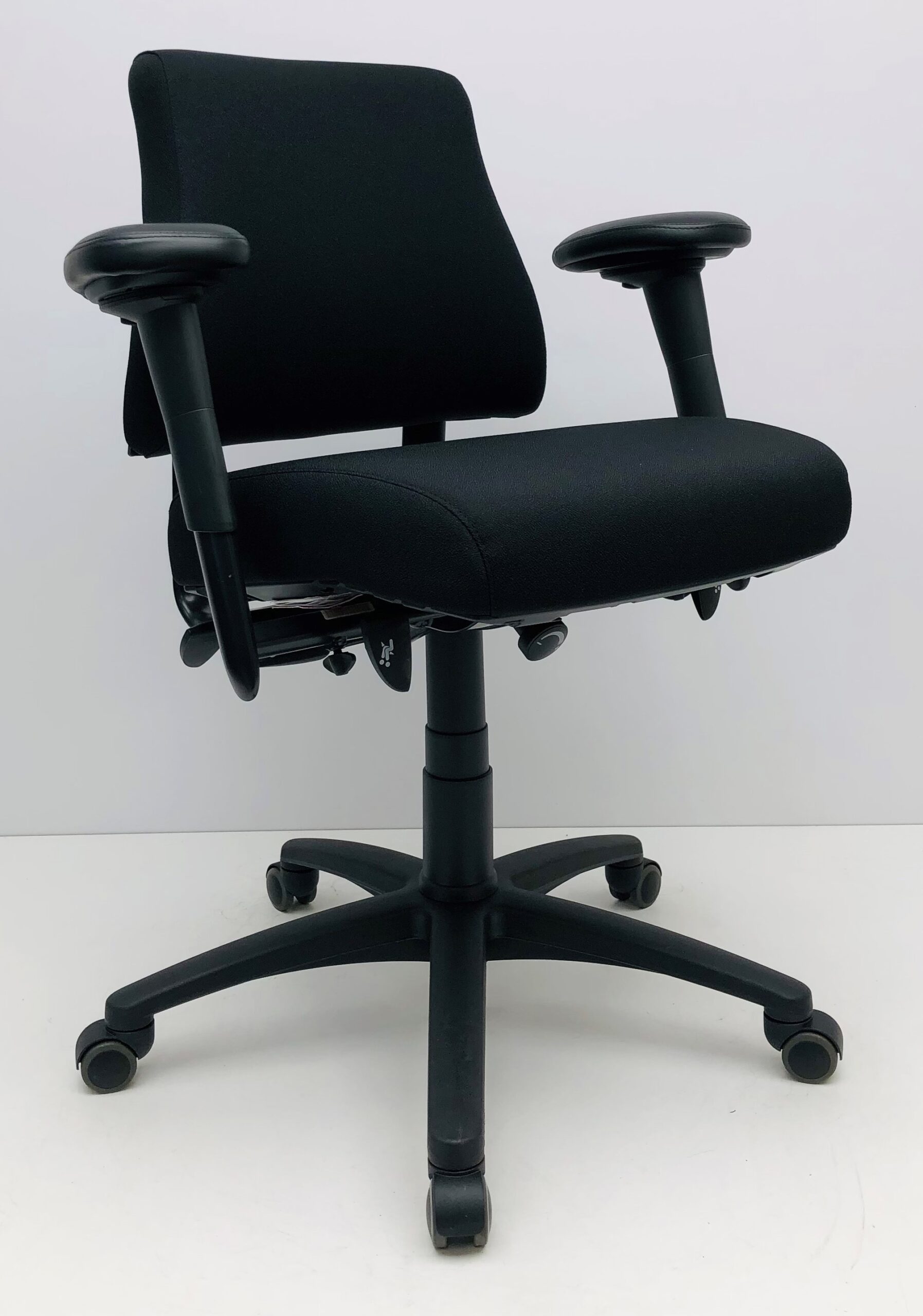 Bureaustoel BMA Axia Pro middelhoge rug zwart nieuwe stof