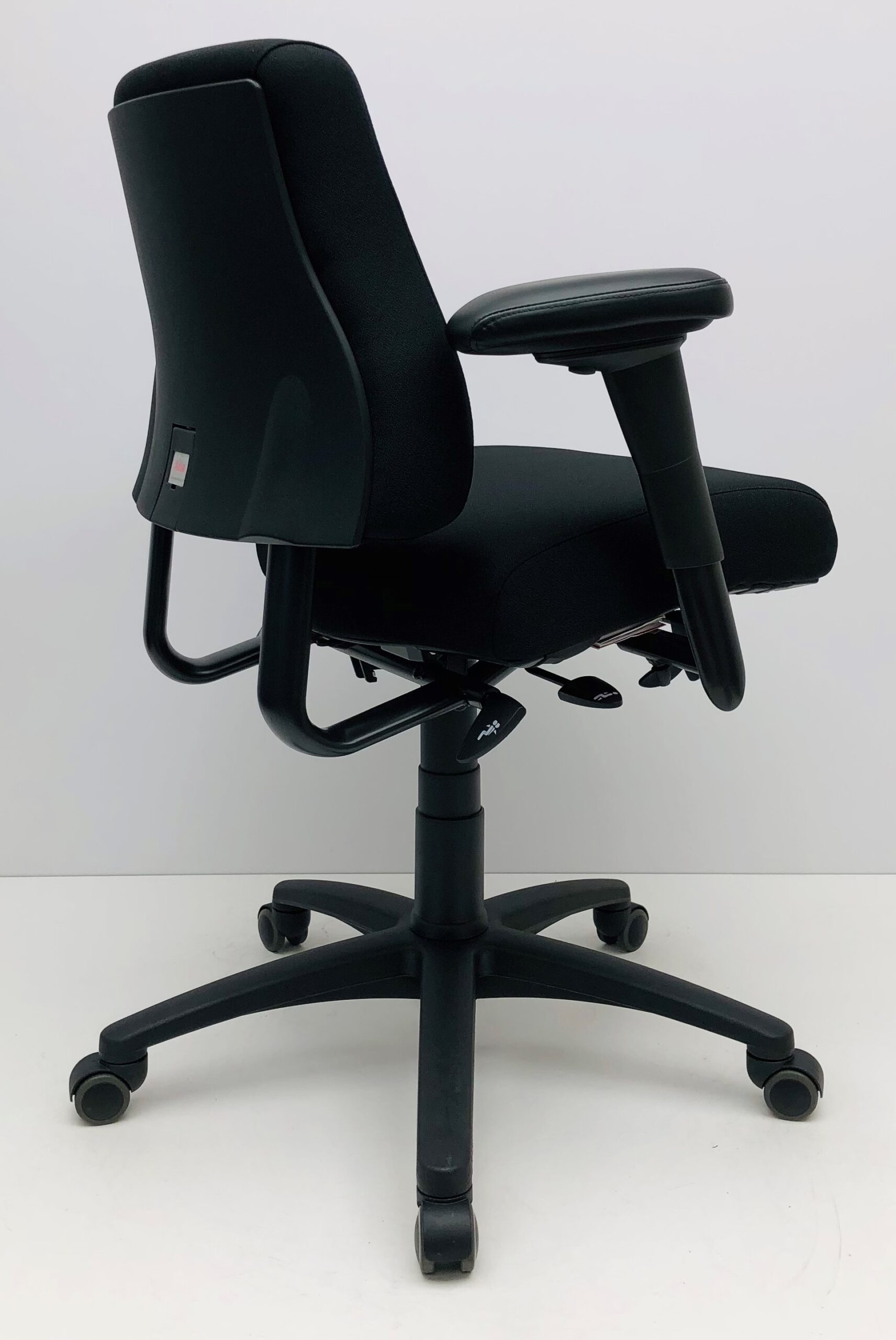 Bureaustoel BMA Axia Pro middelhoge rug zwart nieuwe stof