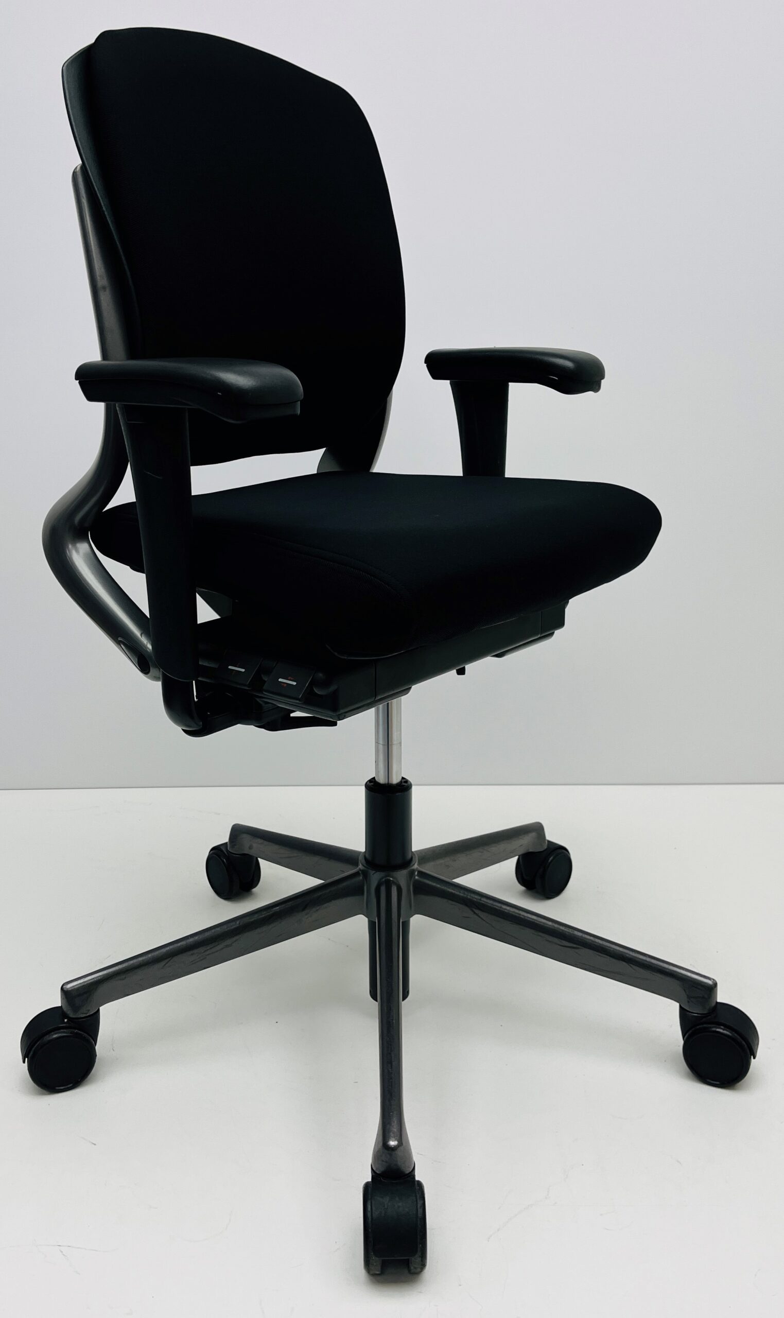 Bureaustoel Ahrend 230 middelhoge rug nieuwe stof zwart