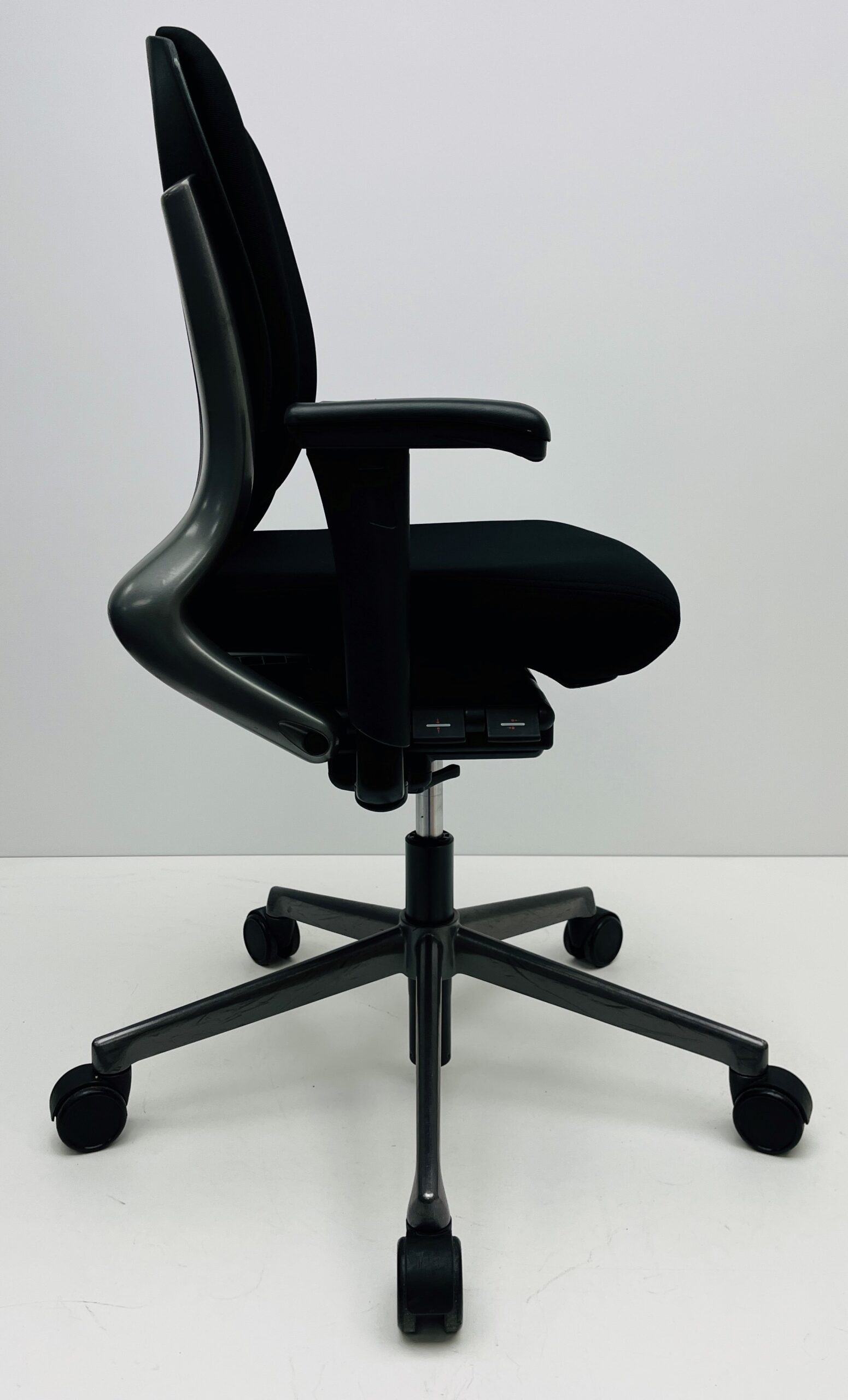 Bureaustoel Ahrend 230 middelhoge rug nieuwe stof zwart