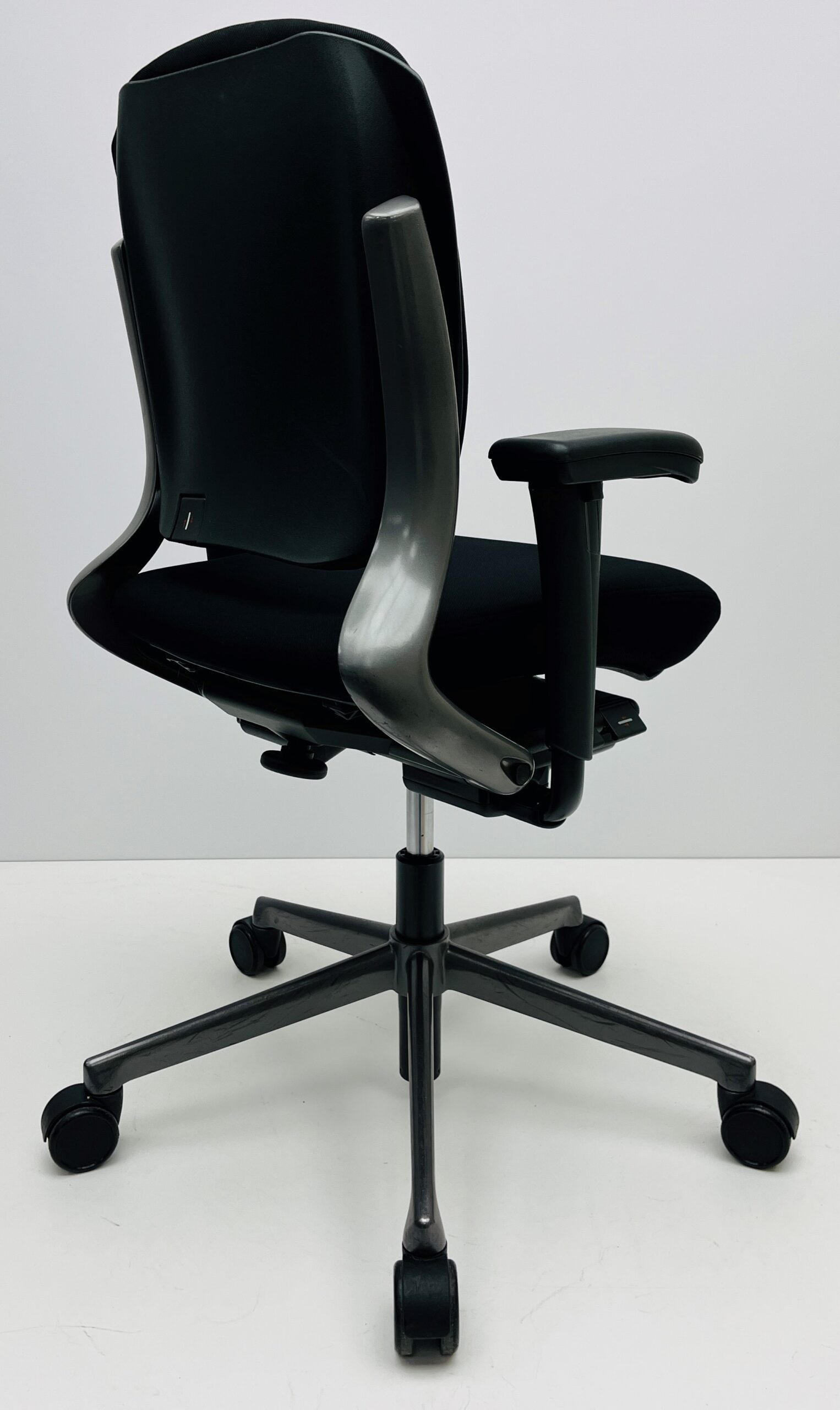 Bureaustoel Ahrend 230 middelhoge rug nieuwe stof zwart