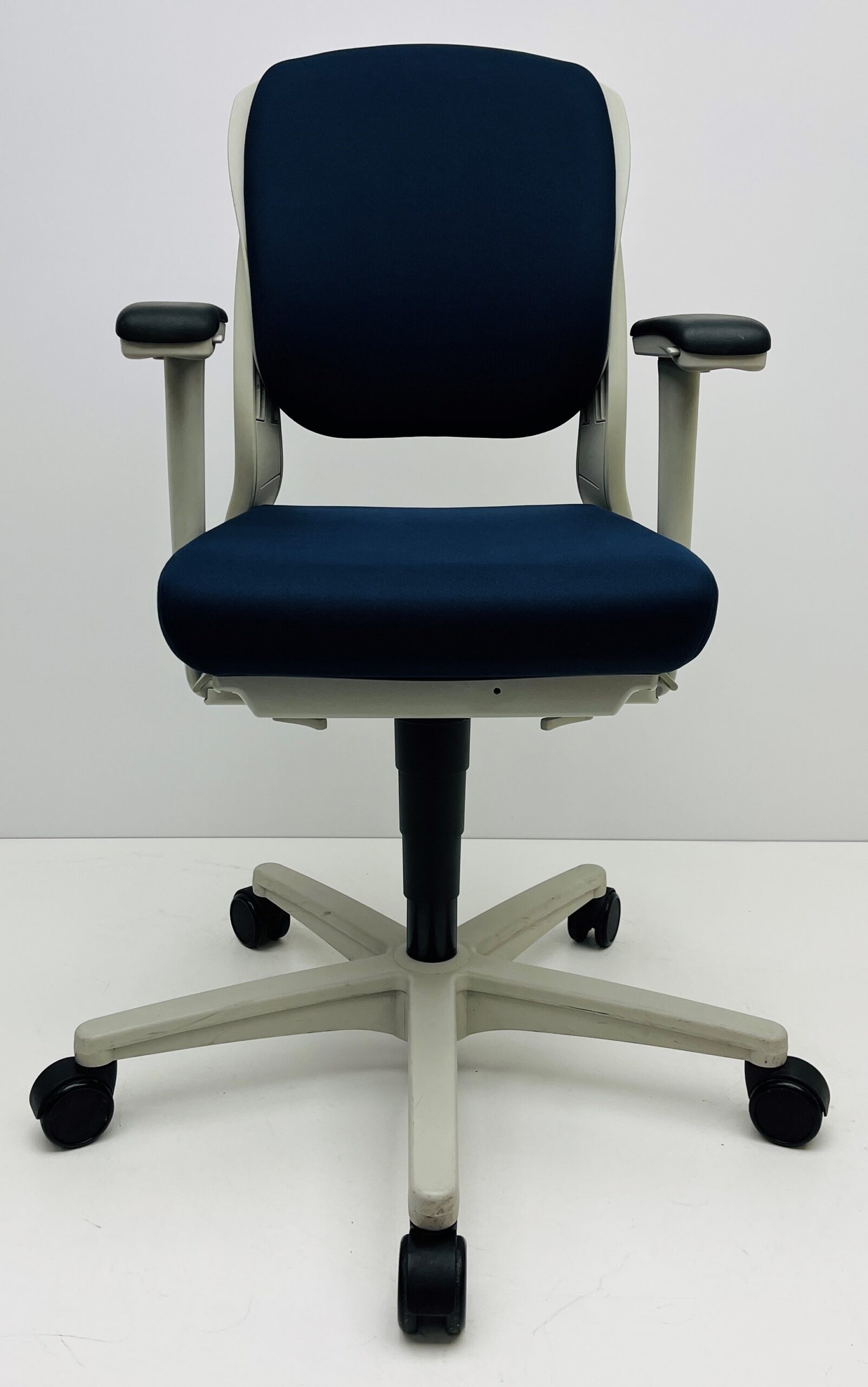 Bureaustoel Ahrend 230 middelhoog donkerblauw