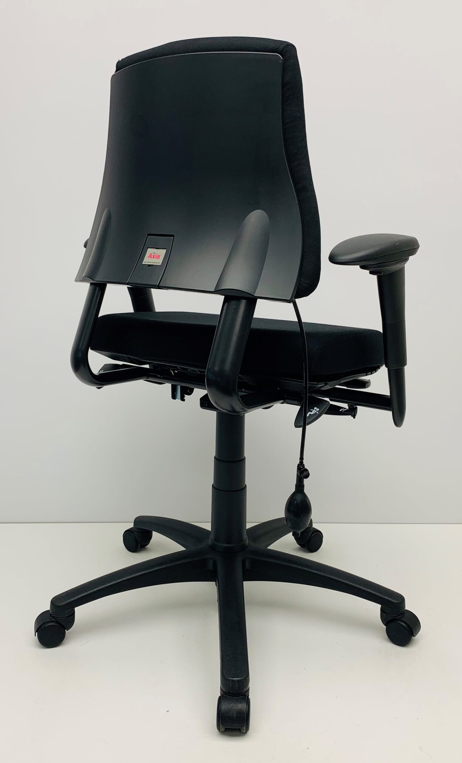 Bureaustoel BMA Axia Pro middelhoge rug zwart nieuwe stof