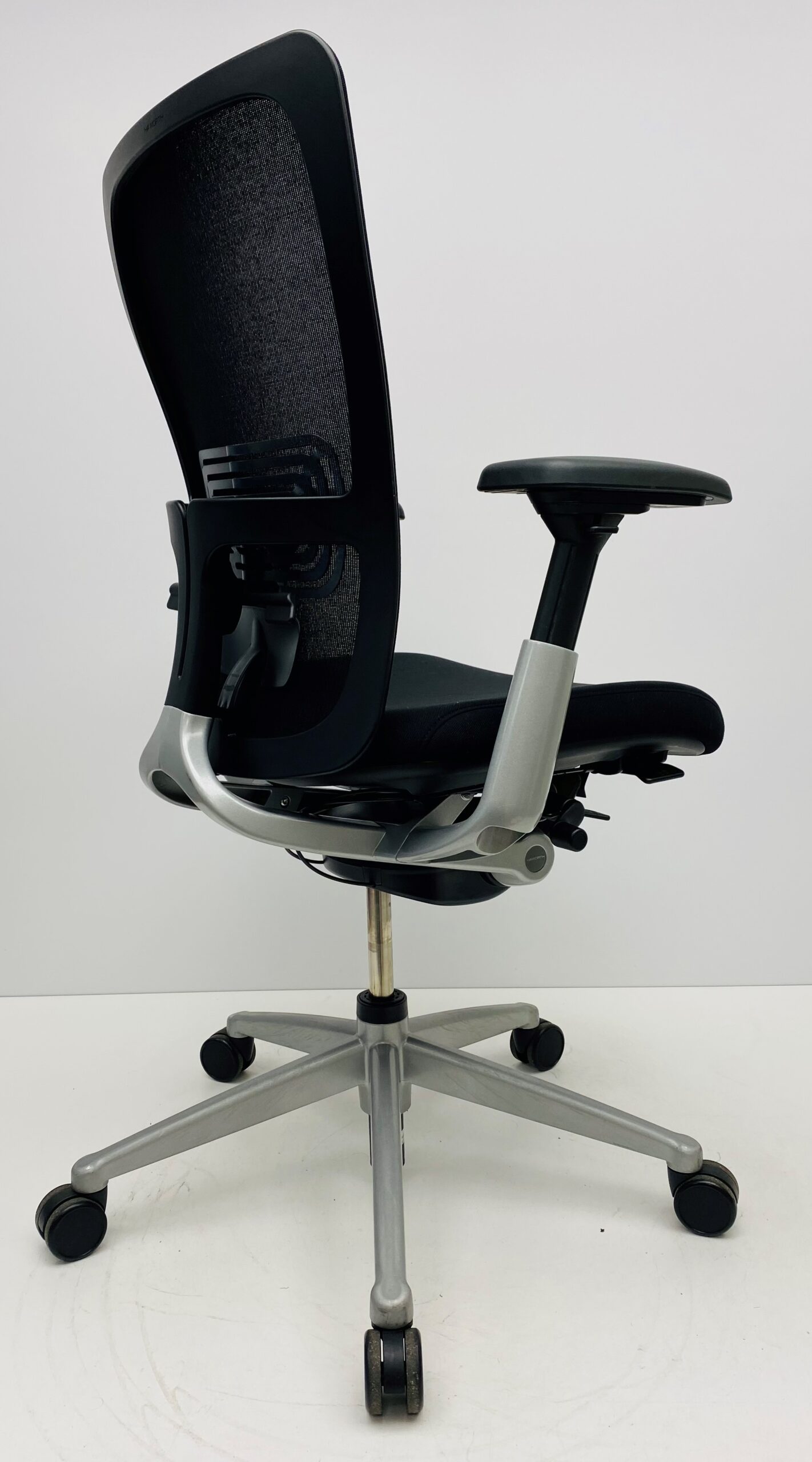 Bureaustoel Comforto 89 zwart nieuwe stof