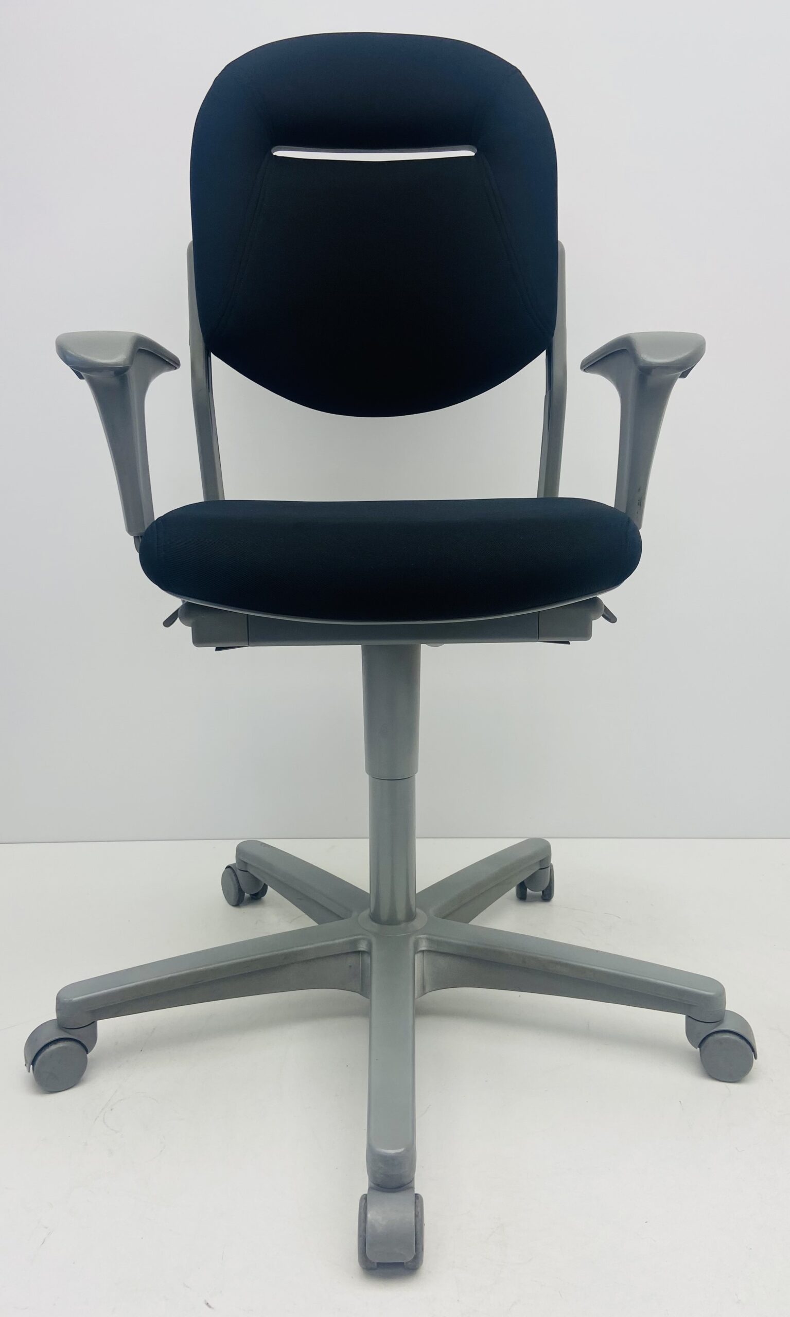 Bureaustoel Ahrend 220 zwart nieuwe stof