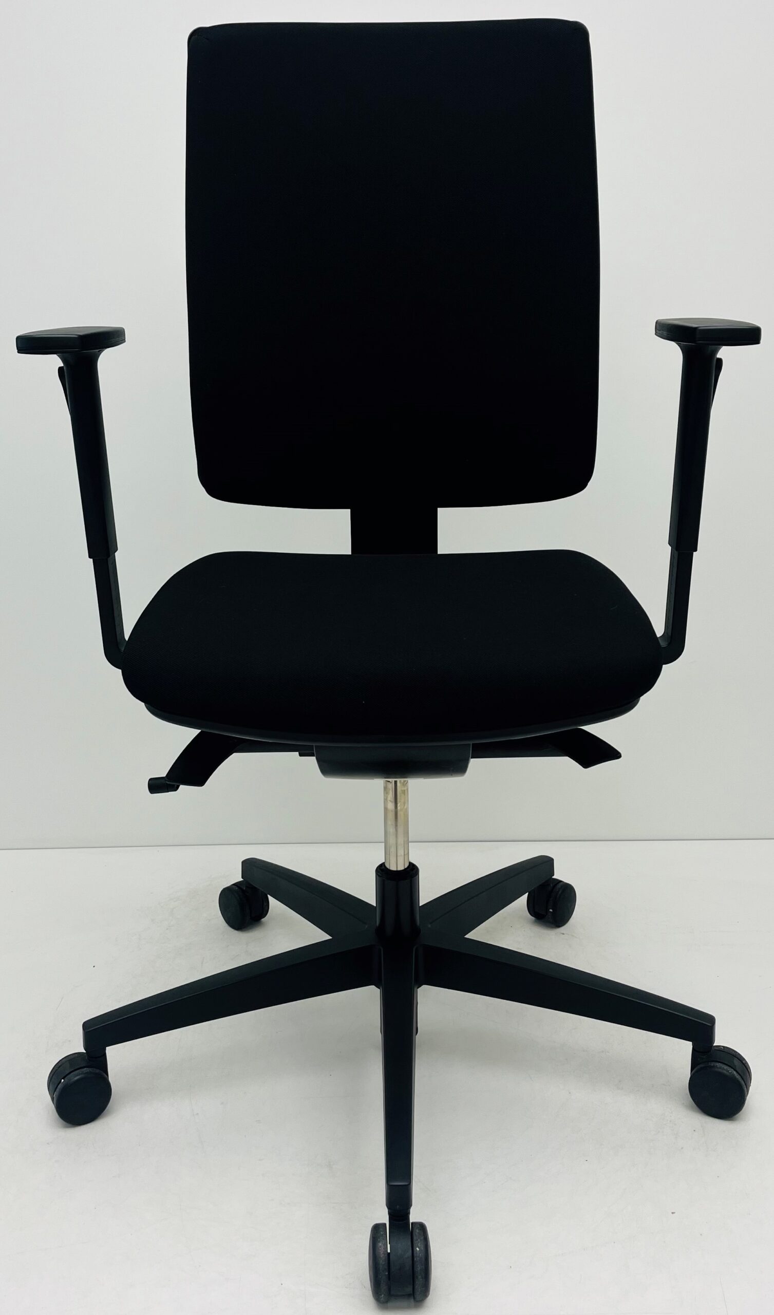 Bureaustoel Viasit Linea zwart nieuwe stof kleine opdekjes