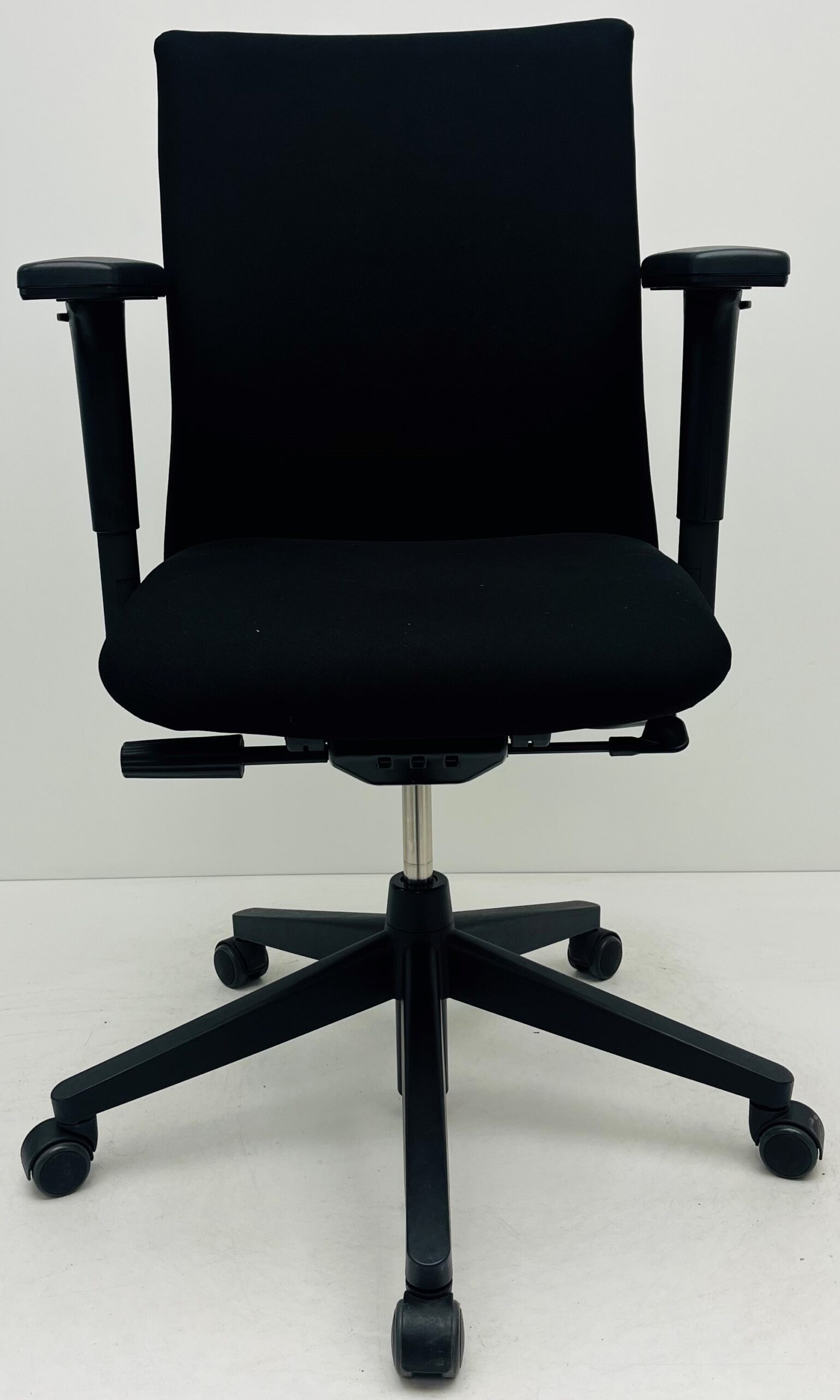 Bureaustoel Comforto 55 zwart nieuwe stof