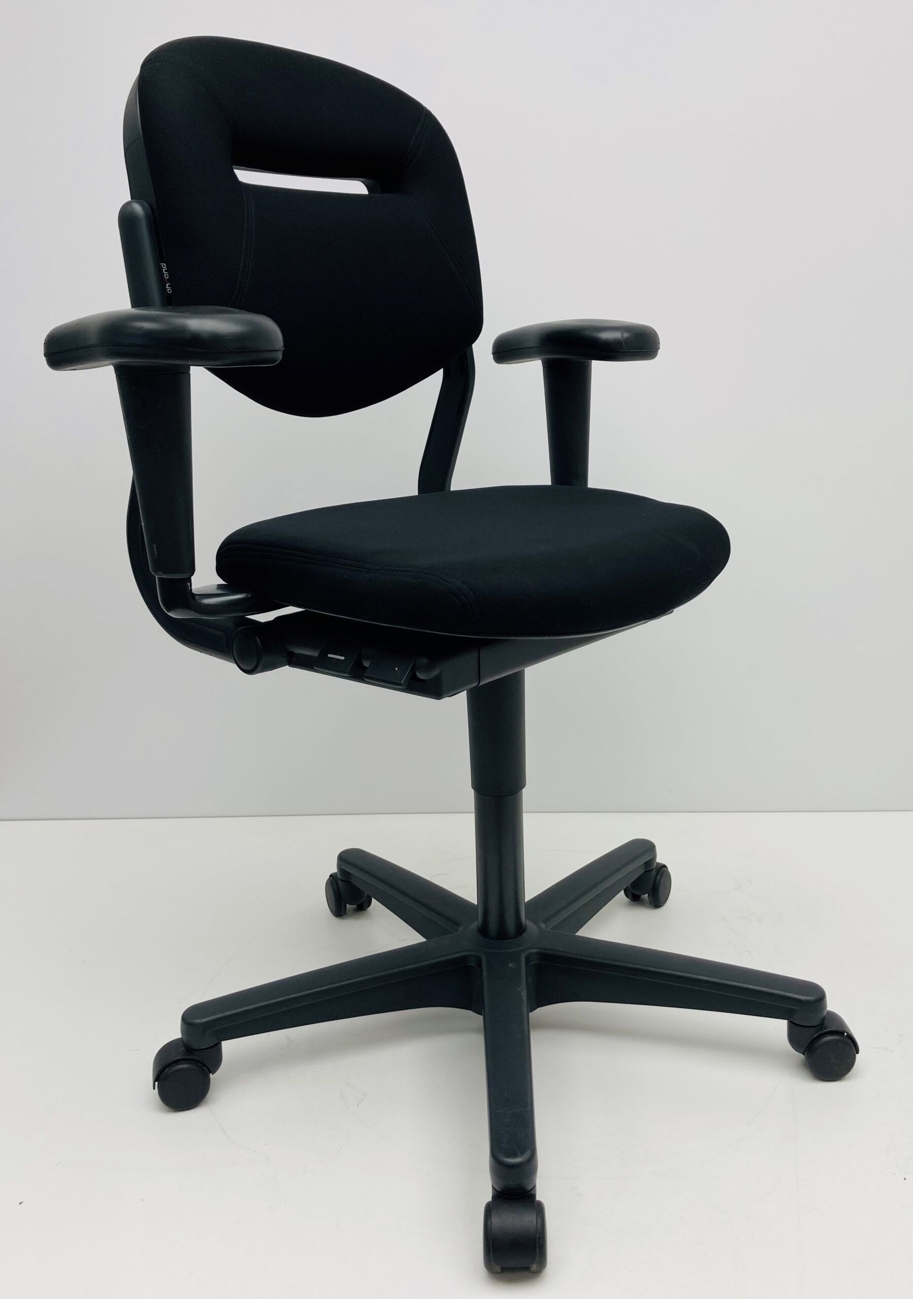 Bureaustoel Ahrend 220 middelhoge rug nieuwe stof