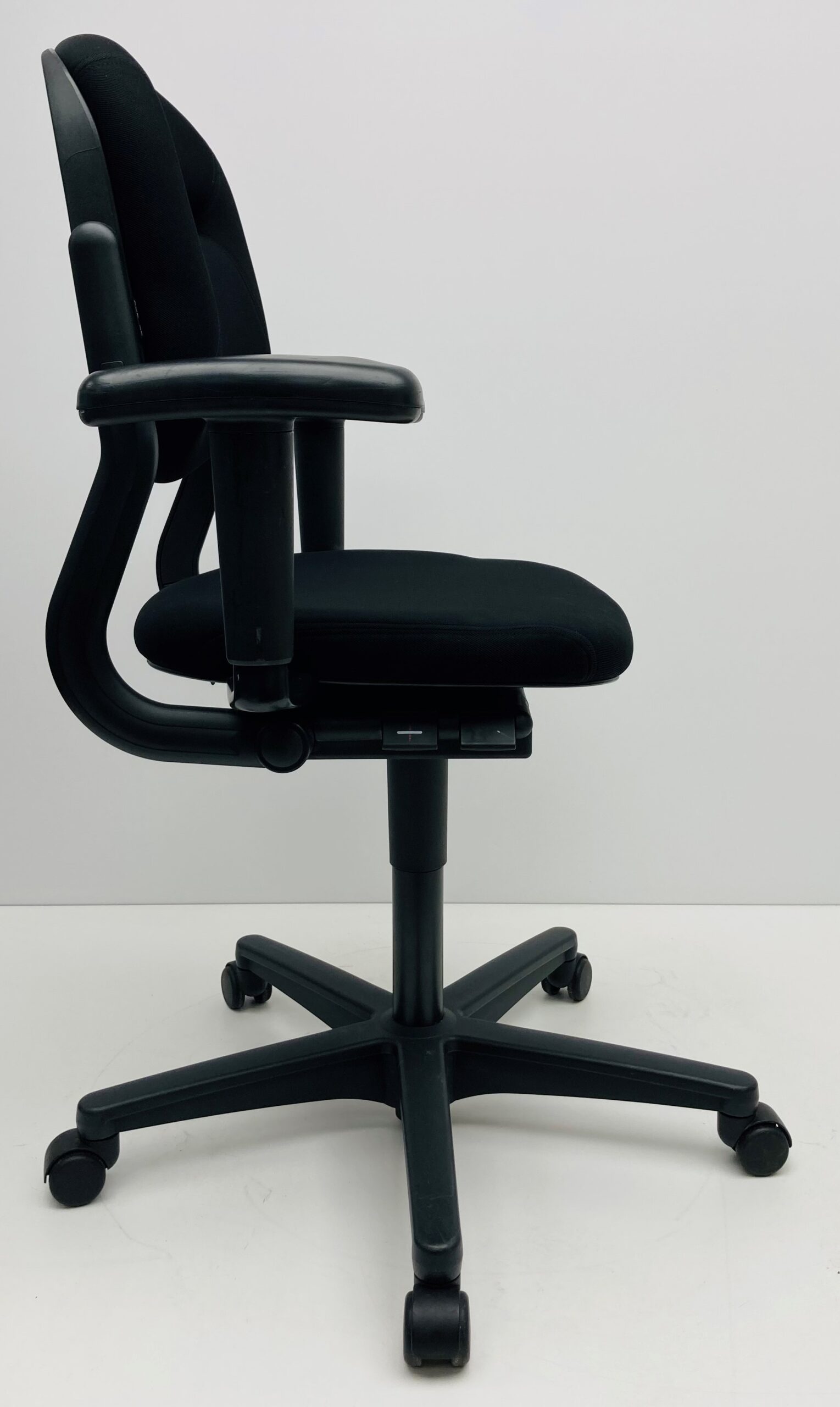 Bureaustoel Ahrend 220 middelhoge rug nieuwe stof