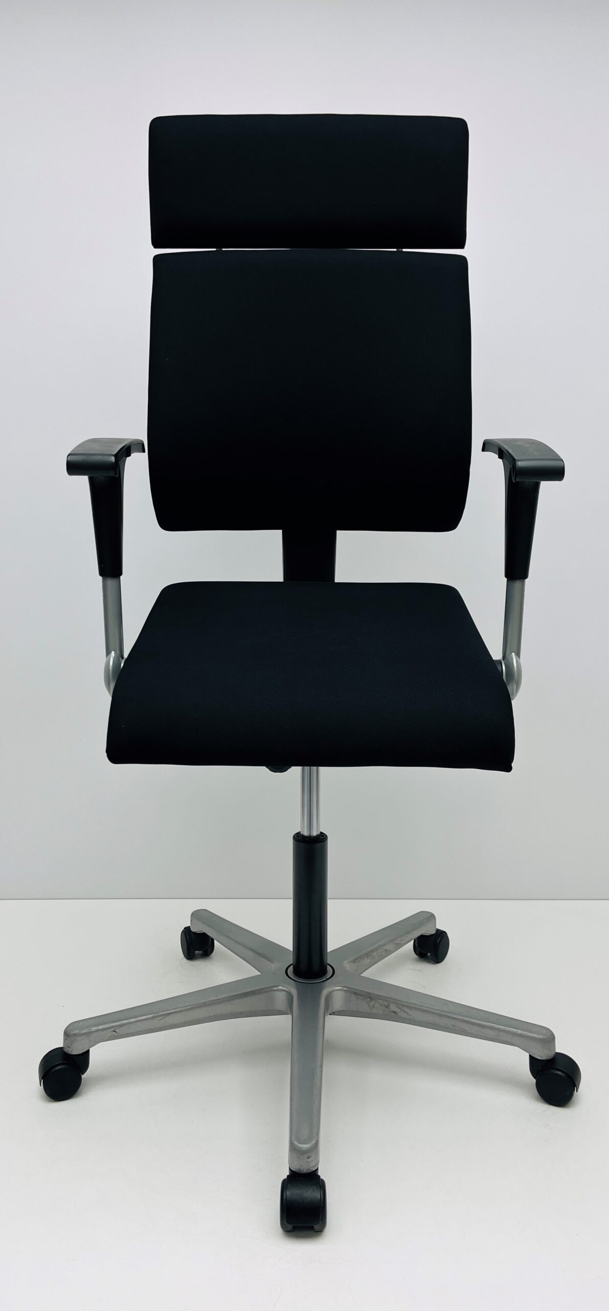 Bureaustoel Ahrend 240 hoofdsteun zwart nieuwe stof