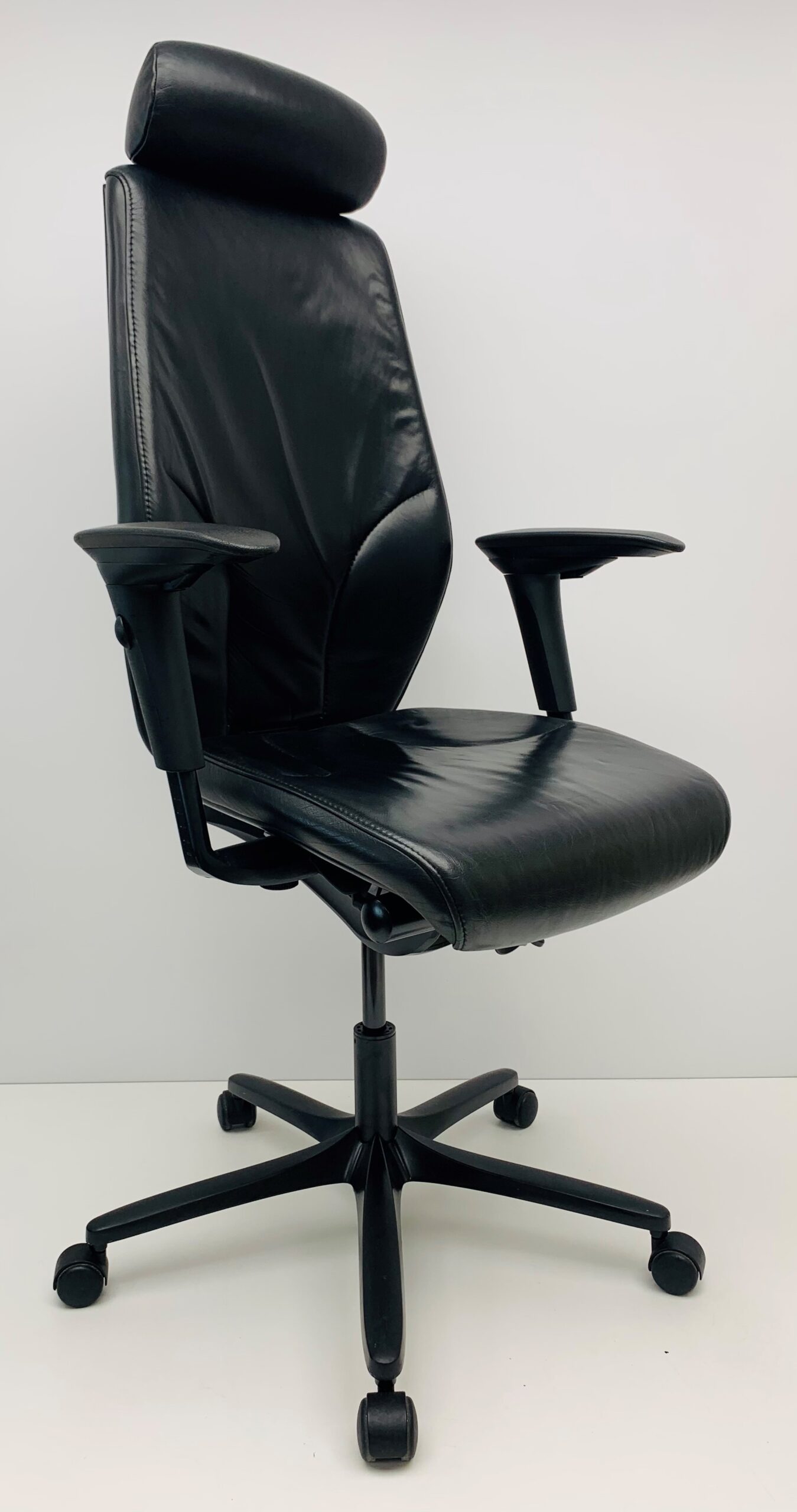 Bureaustoel Giroflex 64 leder met hoofdsteun