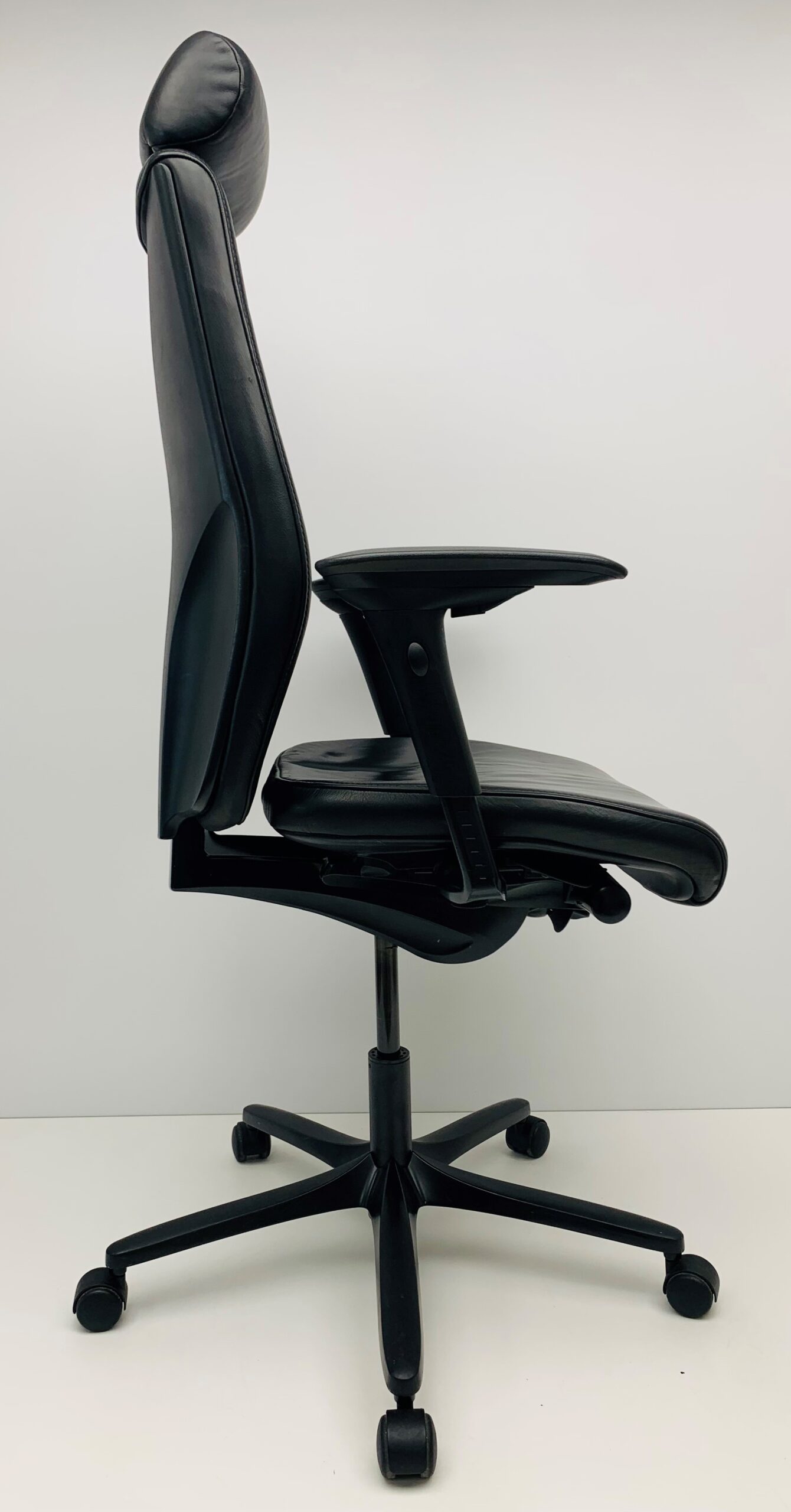 Bureaustoel Giroflex 64 leder met hoofdsteun