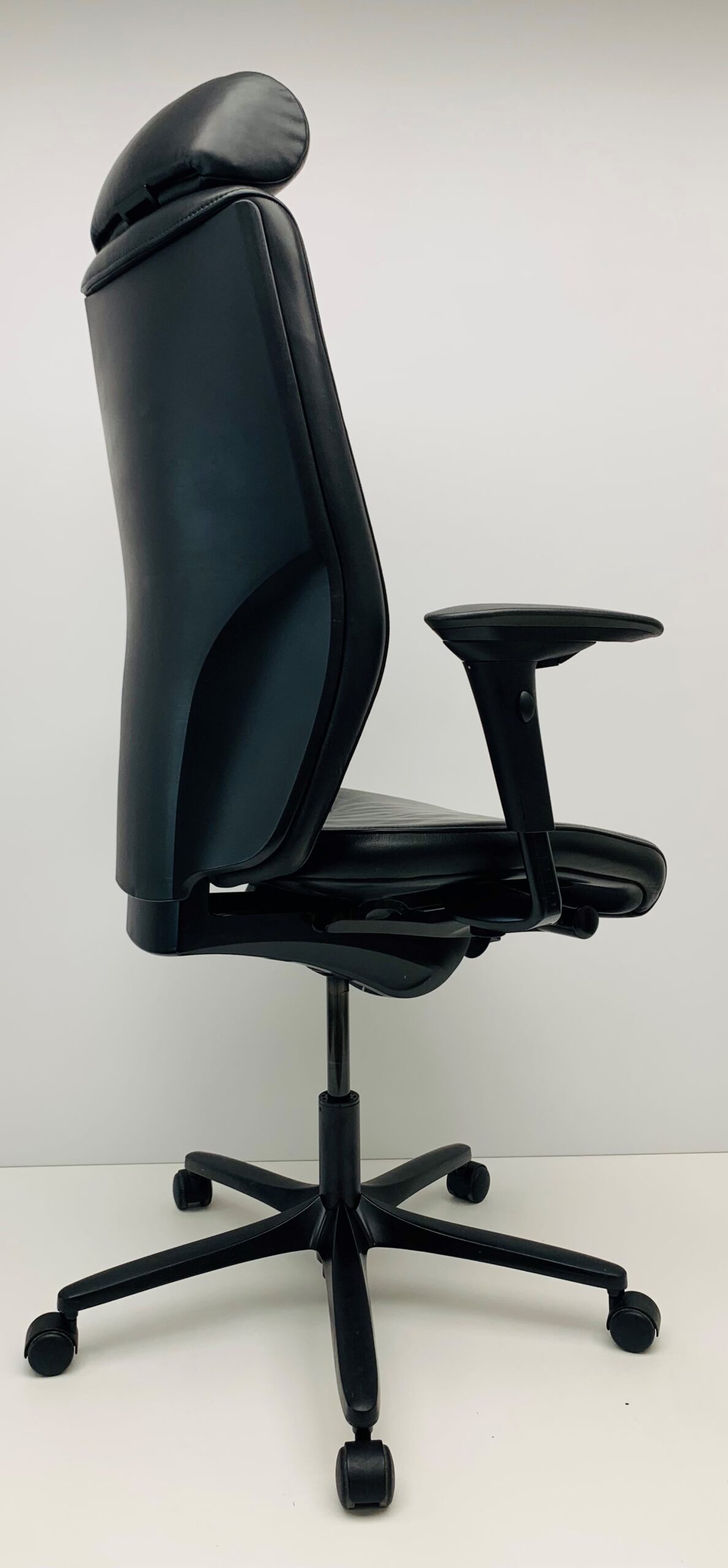 Bureaustoel Giroflex 64 leder met hoofdsteun