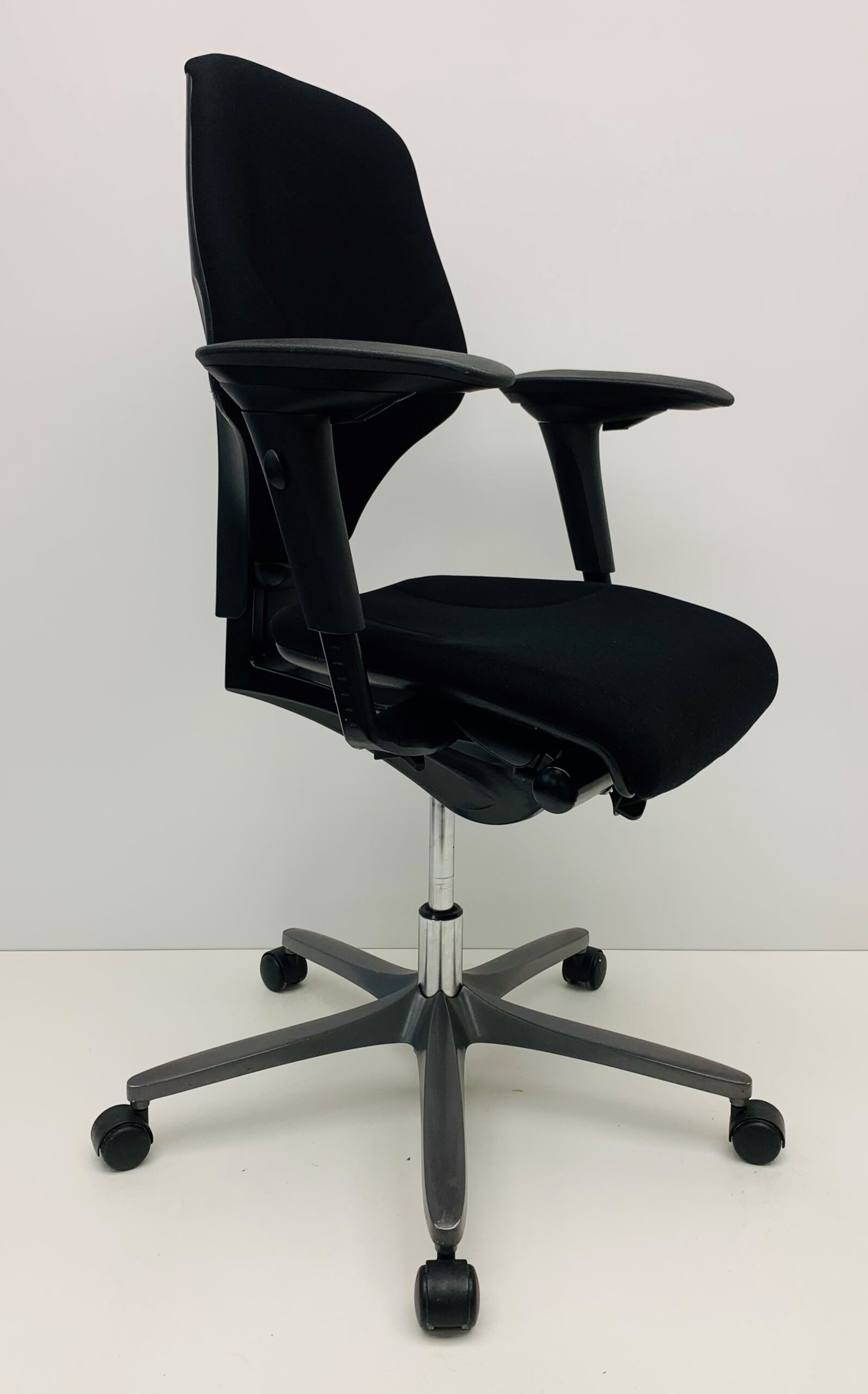 Bureaustoel Giroflex 64 zwart