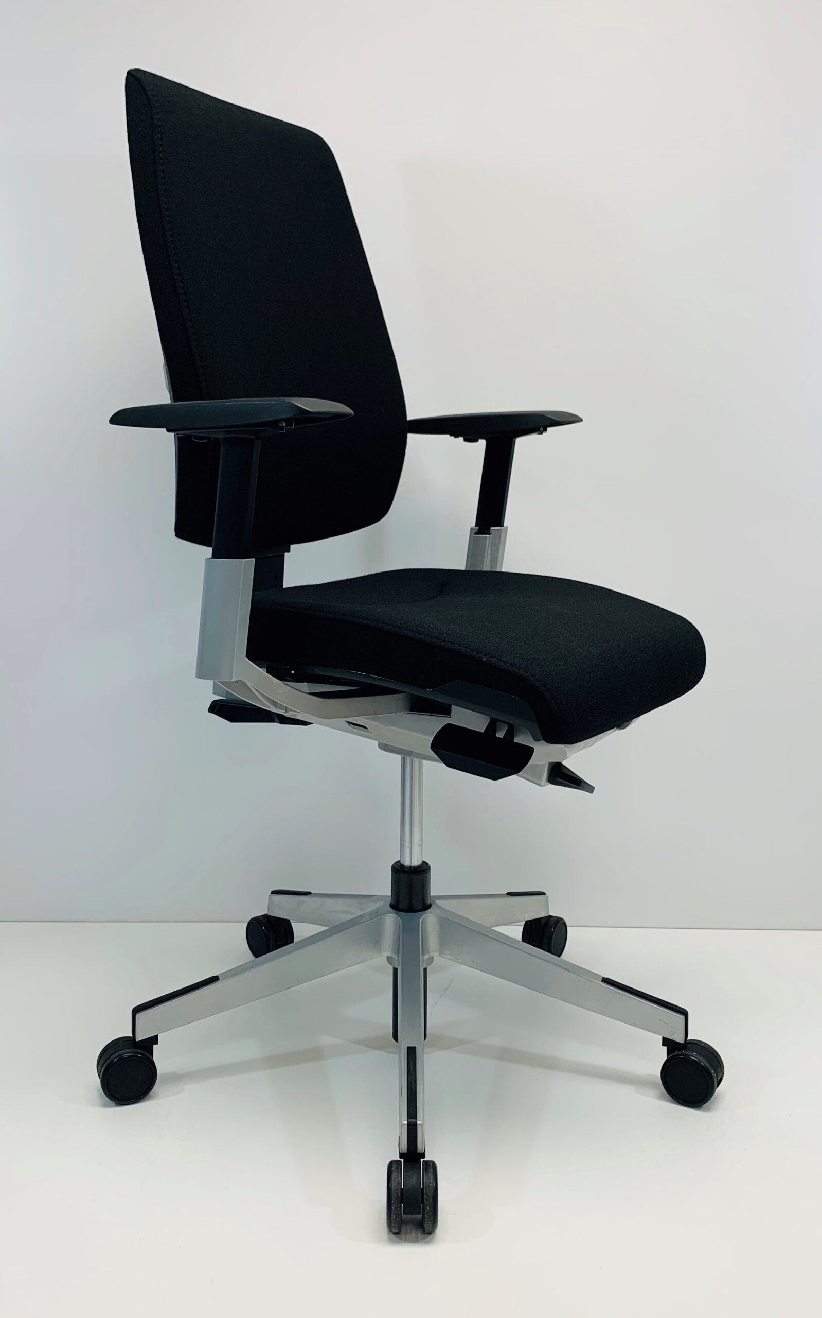 Bureaustoel Giroflex 68 zwart