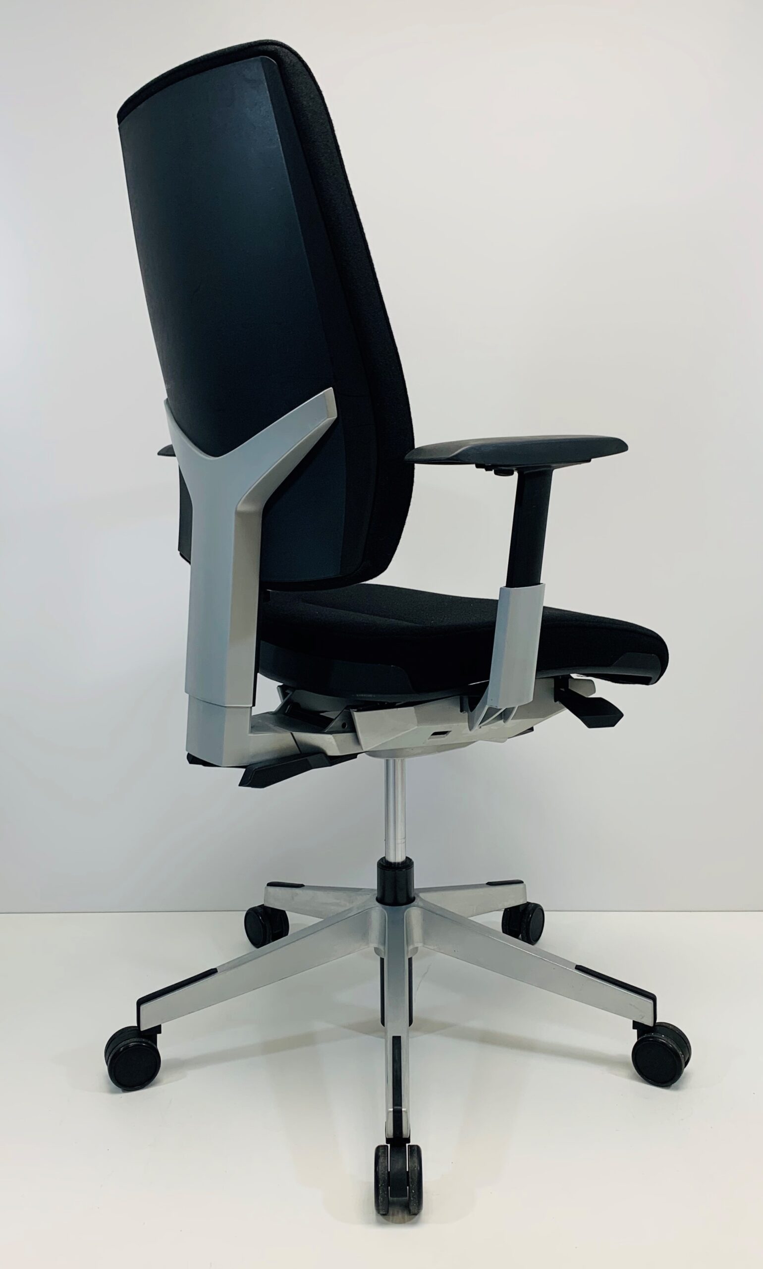 Bureaustoel Giroflex 68 zwart