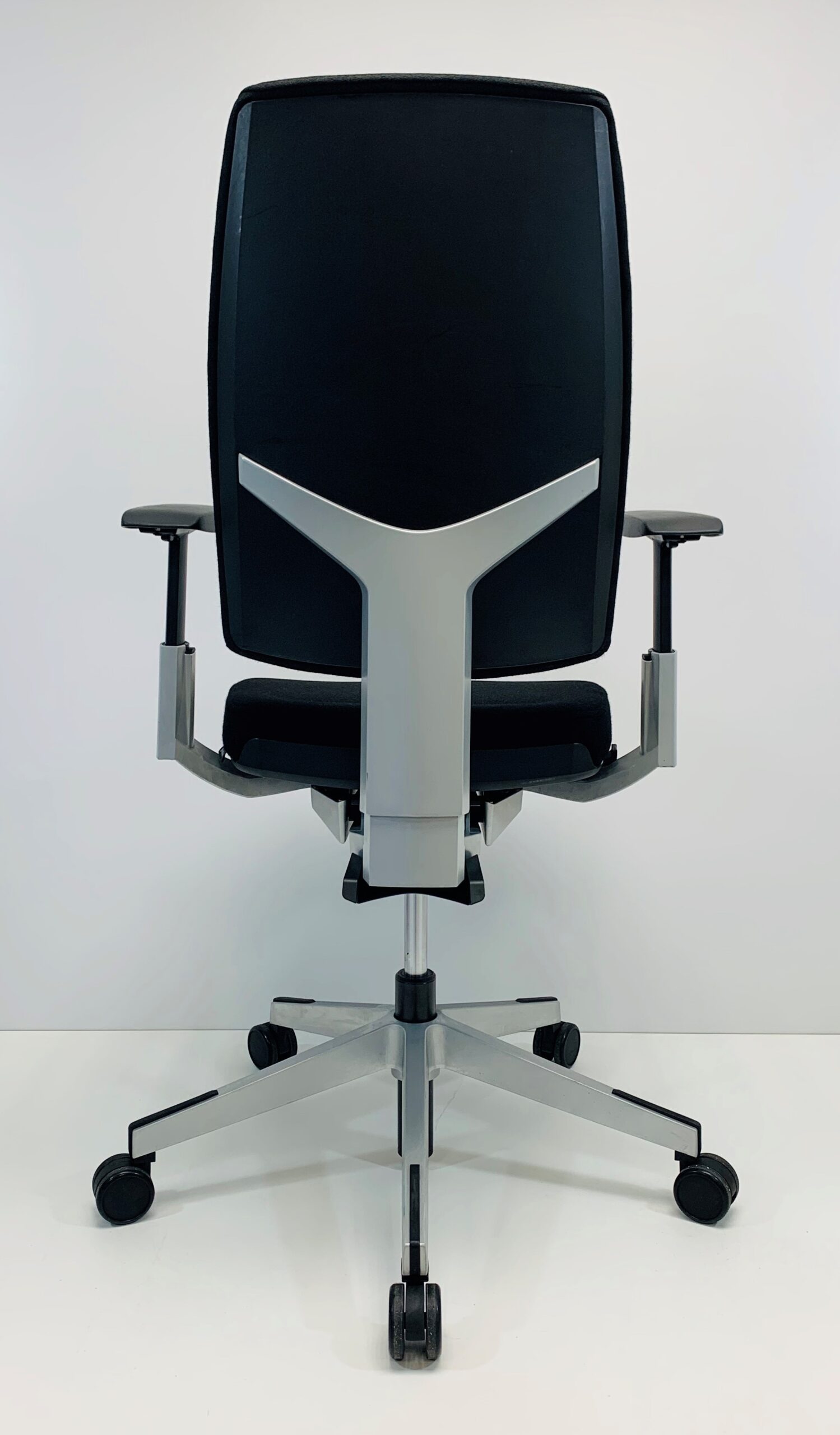 Bureaustoel Giroflex 68 zwart