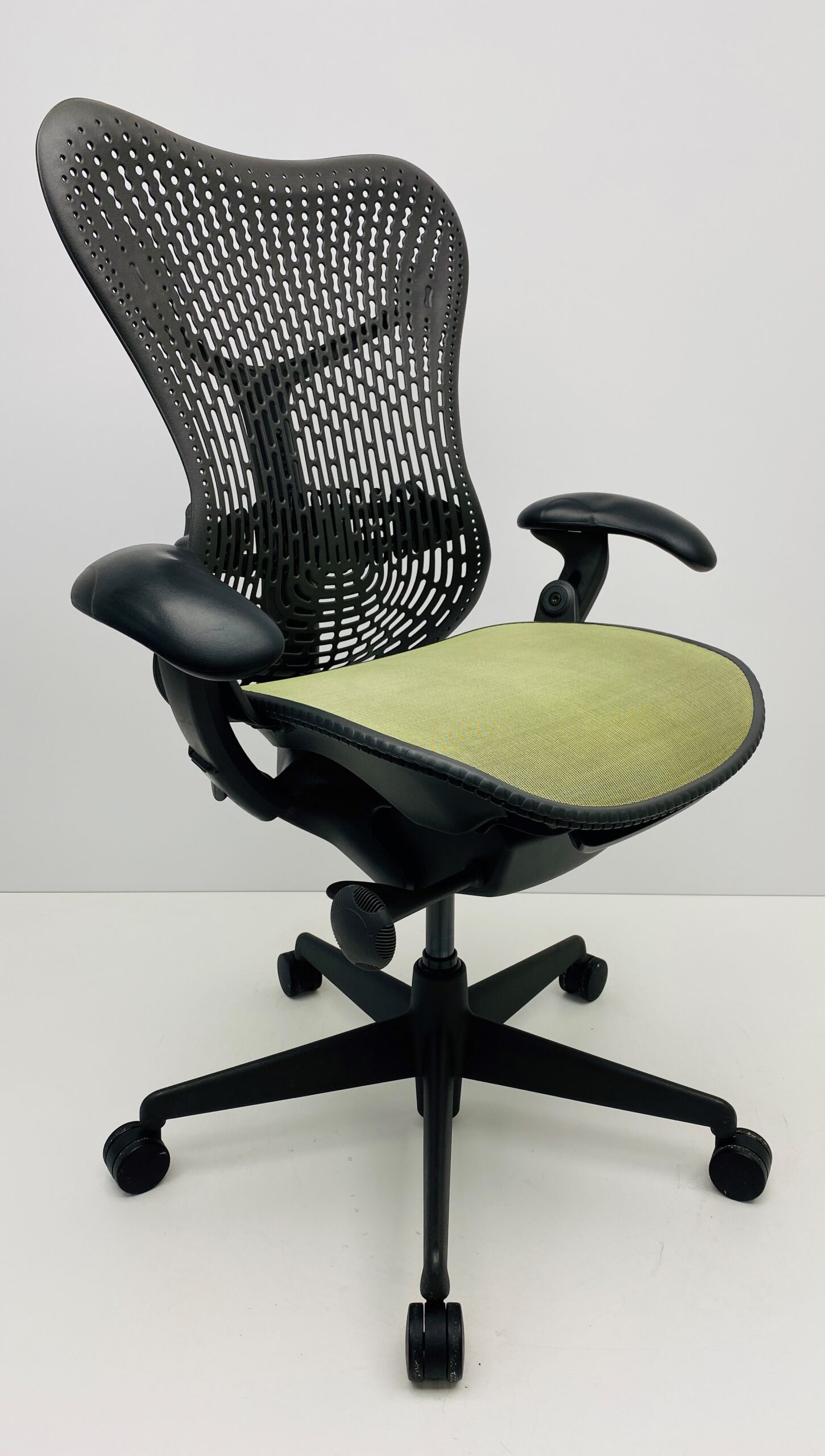 Bureaustoel Herman Miller Mirra geel/grijs