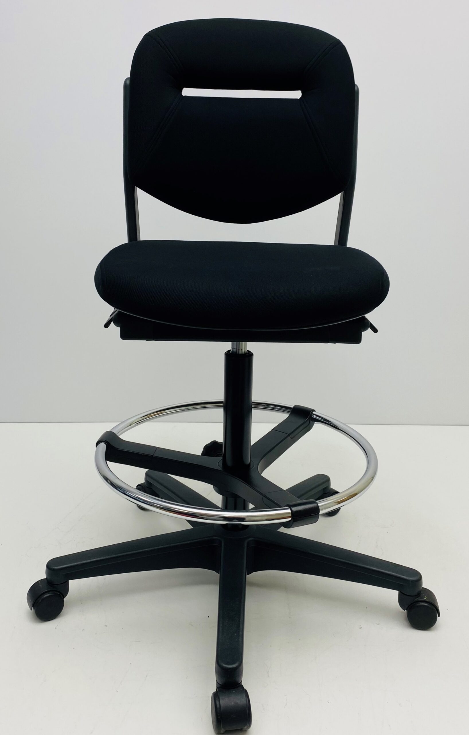 Kassastoel Ahrend 220 middelhoge rug nieuwe stof