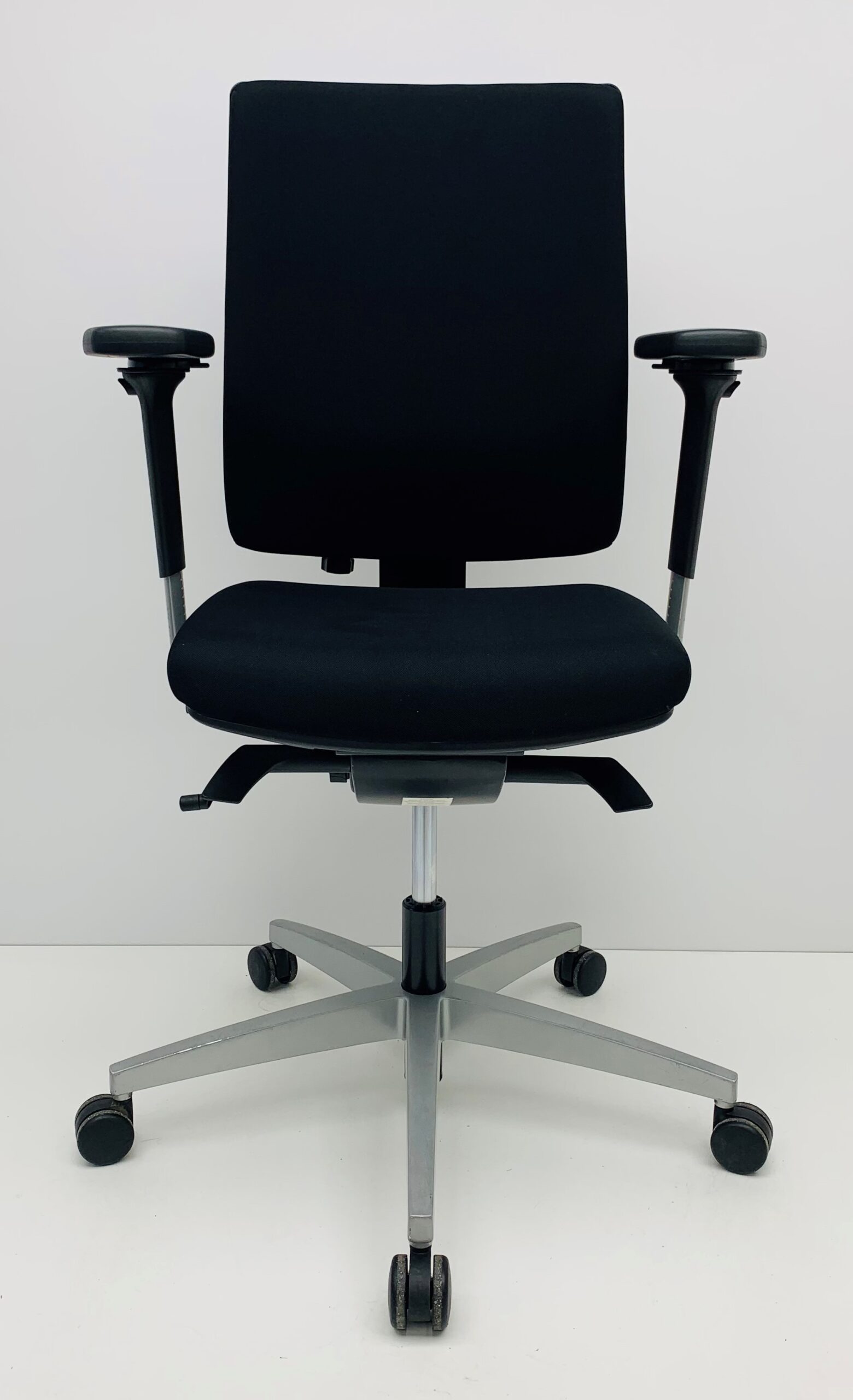 Bureaustoel Viasit Linea zwart nieuwe stof