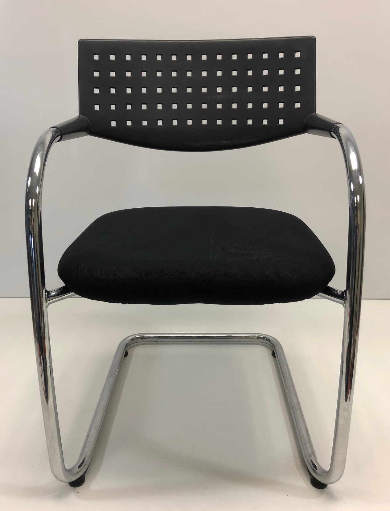 Vergaderstoel bijzetstoel bezoekersstoel Vitra Visavis zwart nieuwe stof