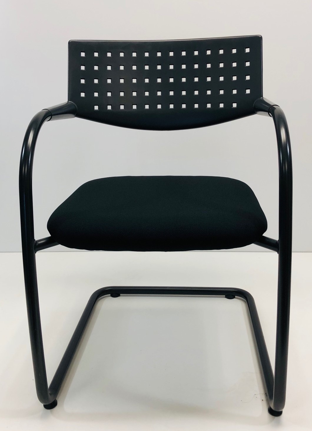 Vergaderstoel bijzetstoel Vitra Visavis zwart nieuwe stof