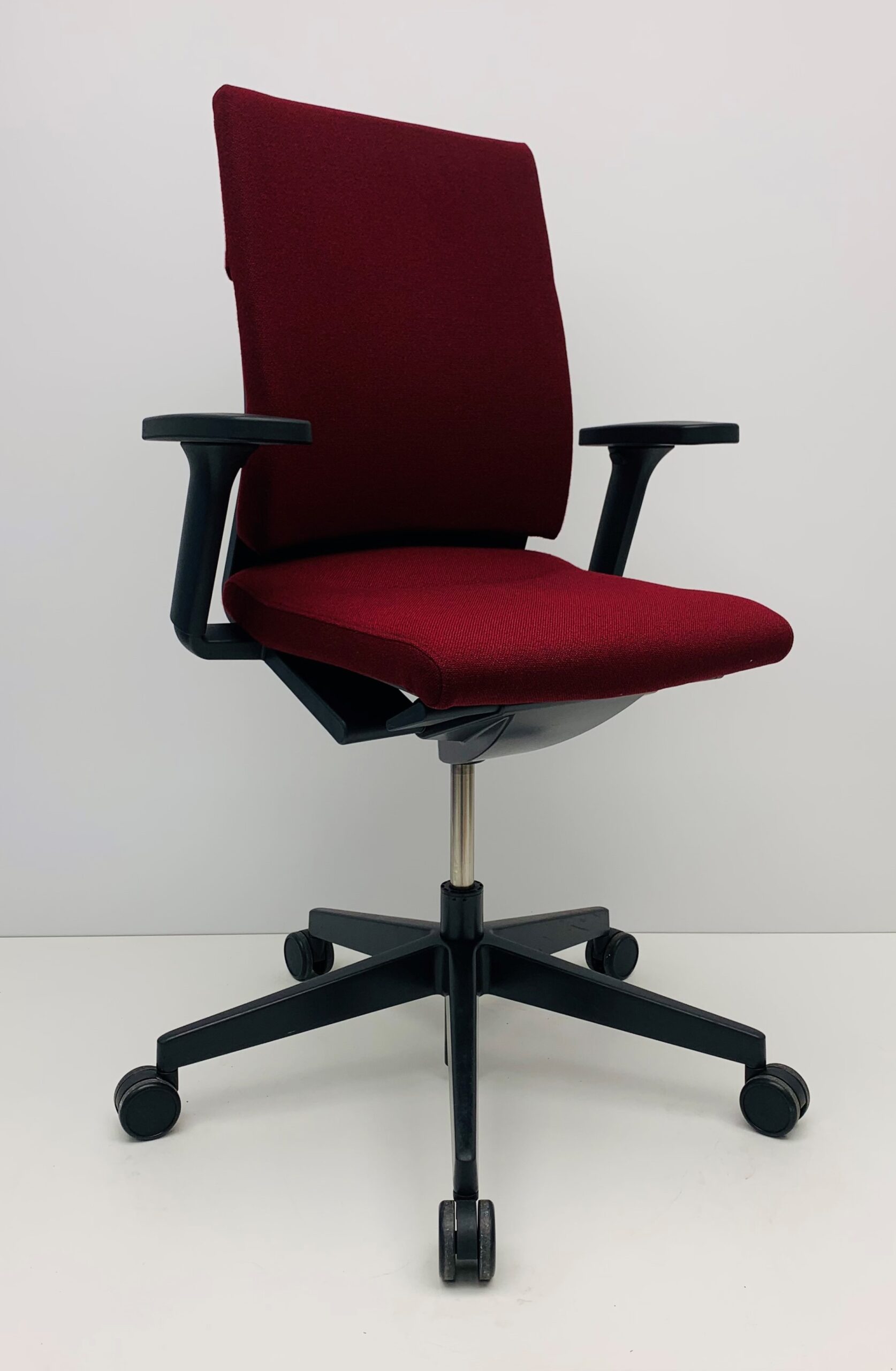 Bureaustoel Wilkhahn NEOS donker rood met armleggers