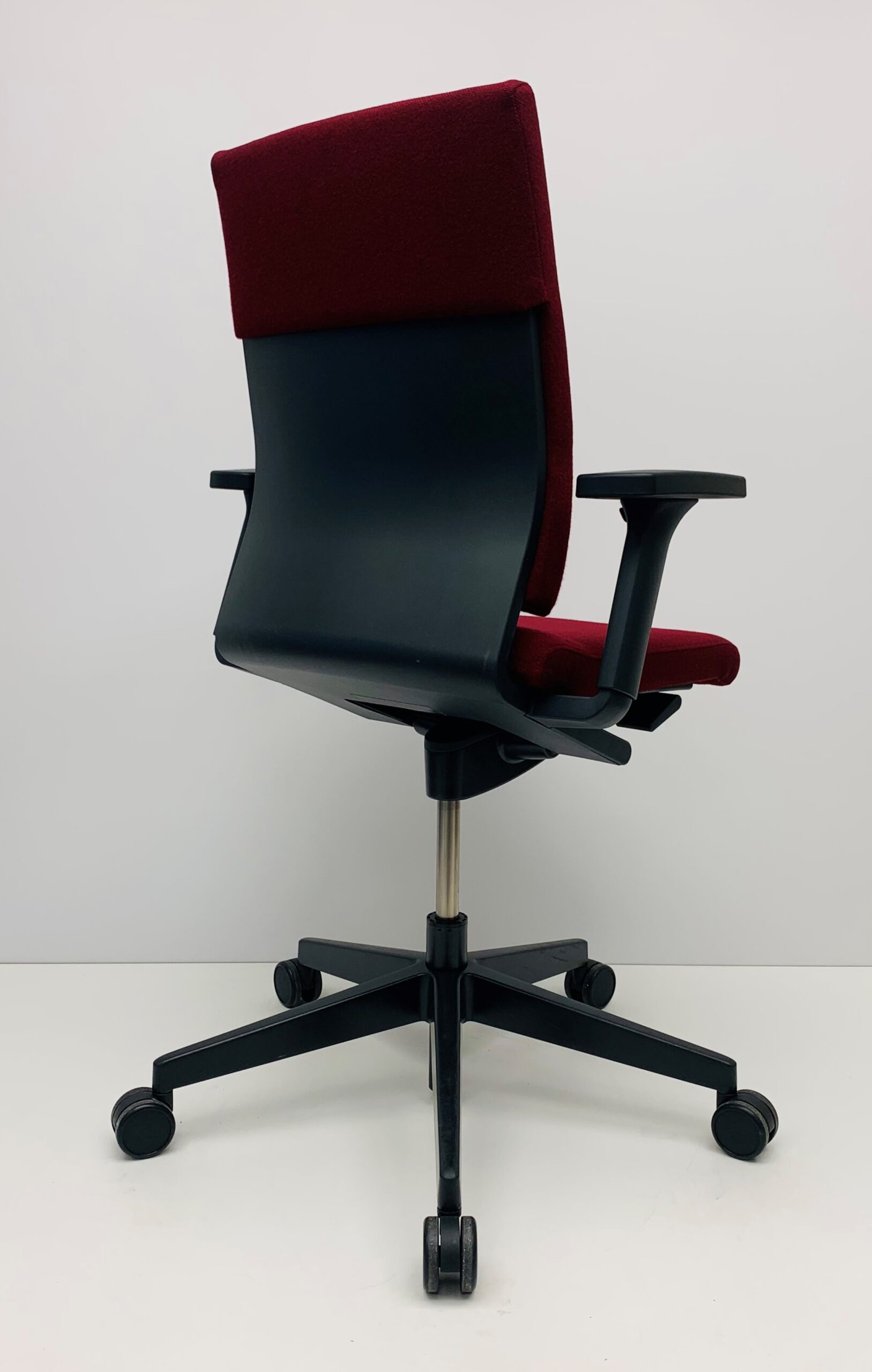 Bureaustoel Wilkhahn NEOS donker rood met armleggers