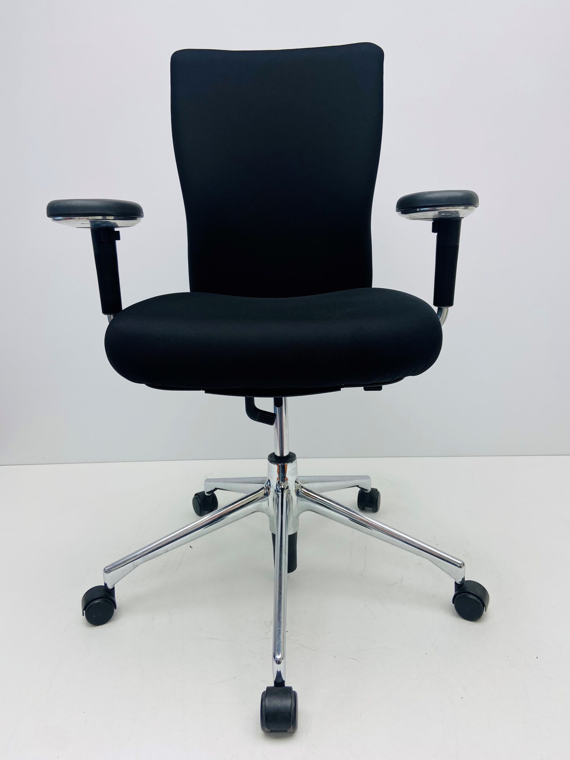 Bureaustoel Vitra Oson C zwart nieuwe stof