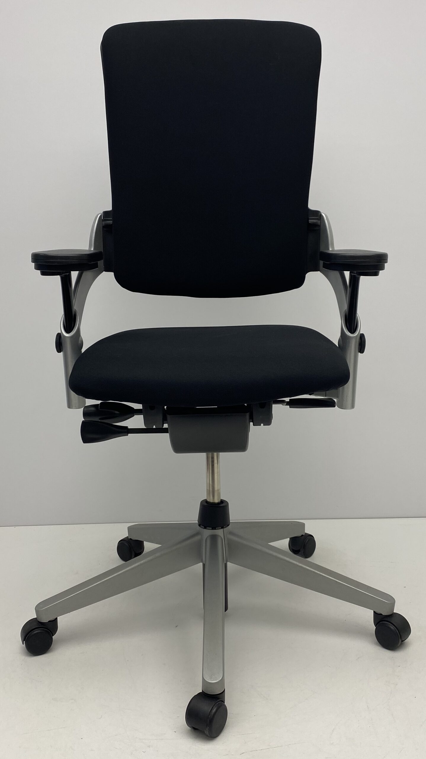 Bureaustoel Comforto 76 zwart nieuwe stof