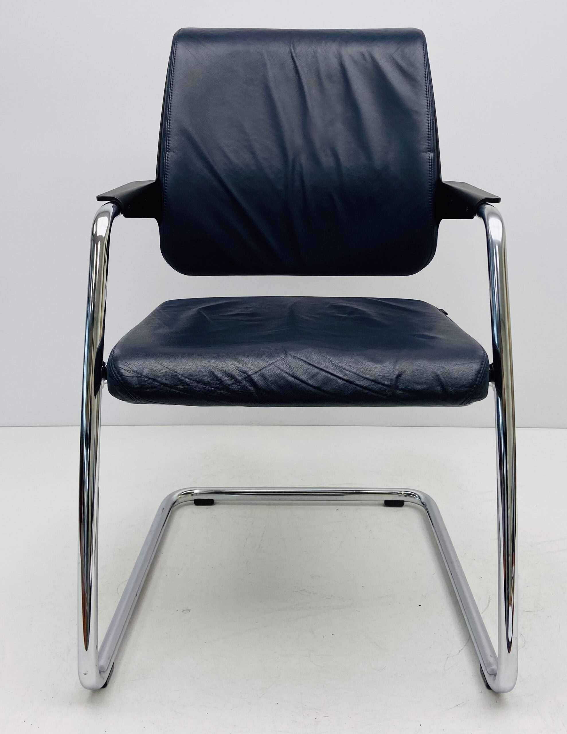 Vergaderstoel Girsberger donkerblauw leder